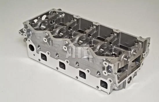 <strong>Головка блоку циліндрів NISSAN YD25 COMMON RAIL AMC 908510 (фото 1)</strong>