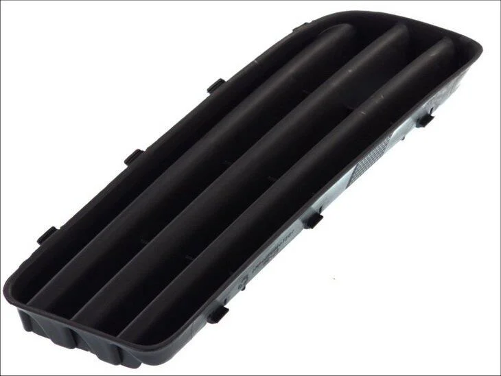 <strong>Решітка бампера передн Прав SKODA OCTAVIA I 08.00-12.10 BLIC 6502077520998P (фото 1)</strong>
