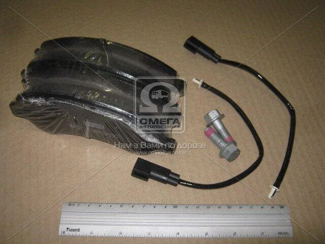 <strong>Колодки тормозные дисковые передние Ford Transit (06-14) CHAMPION 573276CH (фото 1)</strong>