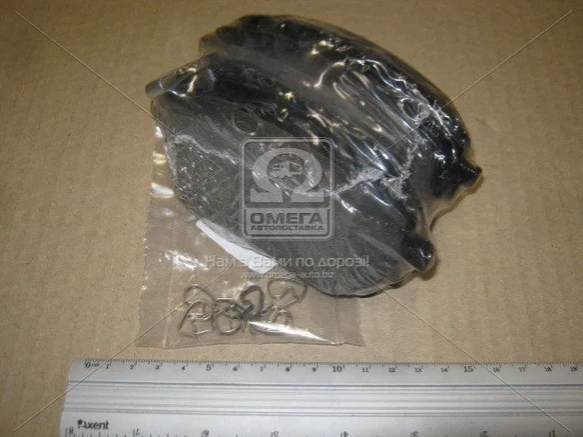 <strong>Колодки гальмові дискові передні Toyota Auris (12-) CHAMPION 573440CH (фото 1)</strong>