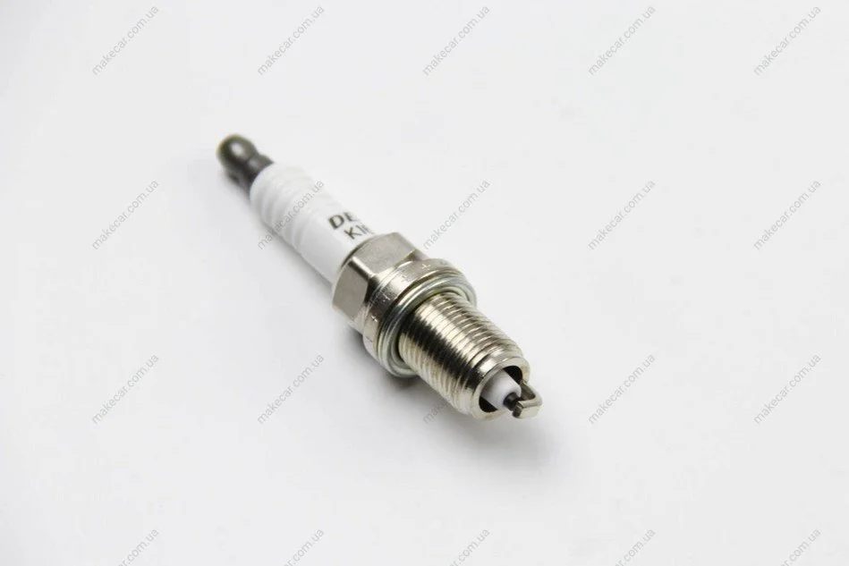 <strong>Свеча зажигания BMW/Nissan/Toyota DENSO K16RU (фото 1)</strong>