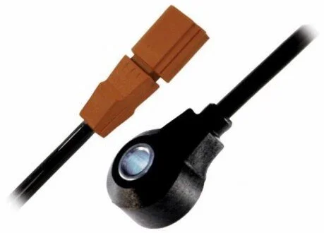 Датчик детонації VW Golf VI 09-14, PASSAT B6 05-10, Golf V 03-09, Jetta V 05-10, Polo 09-18, Scirocco 08-17, EOS 06-15; AUDI A3 03-12, TT 07-15, A1 10-18; SKODA Octavia A5 04-13; SEAT Leon 05-12, Altea 04-09, Toledo III 04-09 для Audi, Volkswagen, Seat, Skoda HELLA 6PG009108-961 фото товару