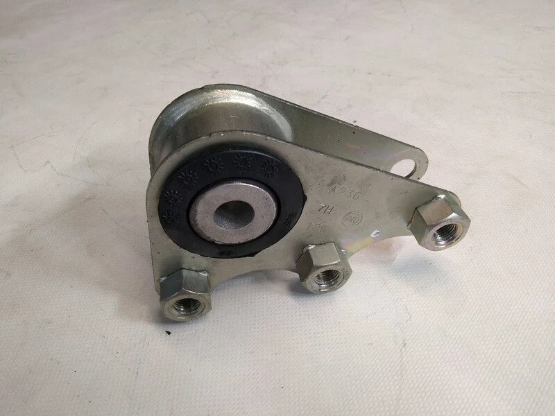 <strong>Опора двигуна MAGNETI MARELLI 030607010438 (фото 1)</strong>