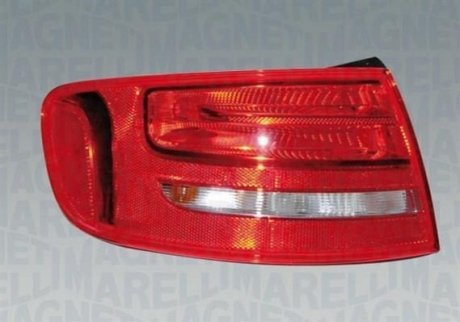 Купить Задний фонарь правый боковой AUDI A4 AVANT 00-10 MAGNETI MARELLI 714021970801 по низкой цене в Украине (фото 1)