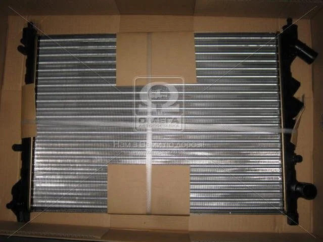 <strong>Радіатор охолоджування NISSENS 63832 (фото 1)</strong>