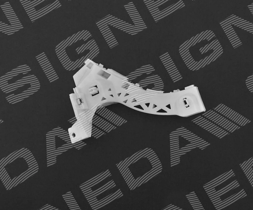 <strong>Кронштейн бампера MAZDA 3, 03 - 06 SIGNEDA PMZ43071BR (фото 1)</strong>