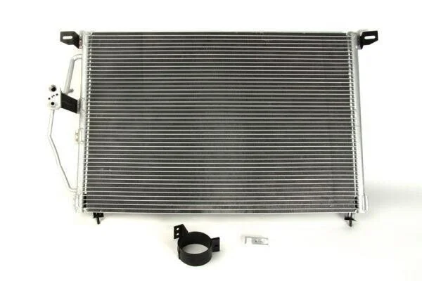 <strong>Радіатор кондиціонера THERMOTEC KTT110075 (фото 1)</strong>