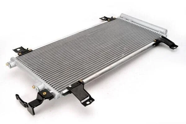 <strong>Радіатор кондиціонера THERMOTEC KTT110137 (фото 1)</strong>