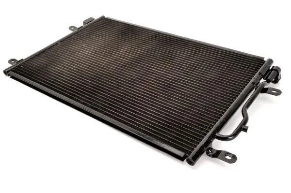 <strong>Радіатор кондиціонера THERMOTEC KTT110146 (фото 1)</strong>