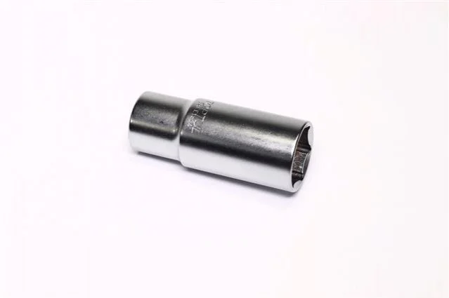 <strong>Головка торцева довга 1/2" 24мм Toptul BAEE1624 (фото 1)</strong>