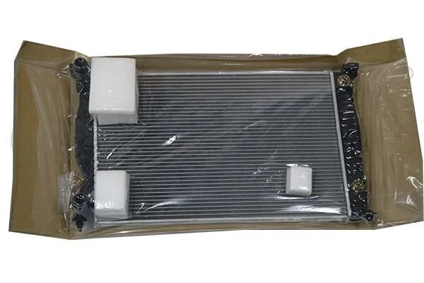 <strong>Радіатор охолодження двигуна Audi A4 (04-08) VIKA 11211818901 (фото 1)</strong>